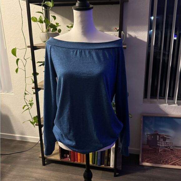 Brand new super cute oversized size small soft fabric top - Picture 2 of 7